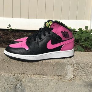 Pink & black Jordan 1s size 5 youth